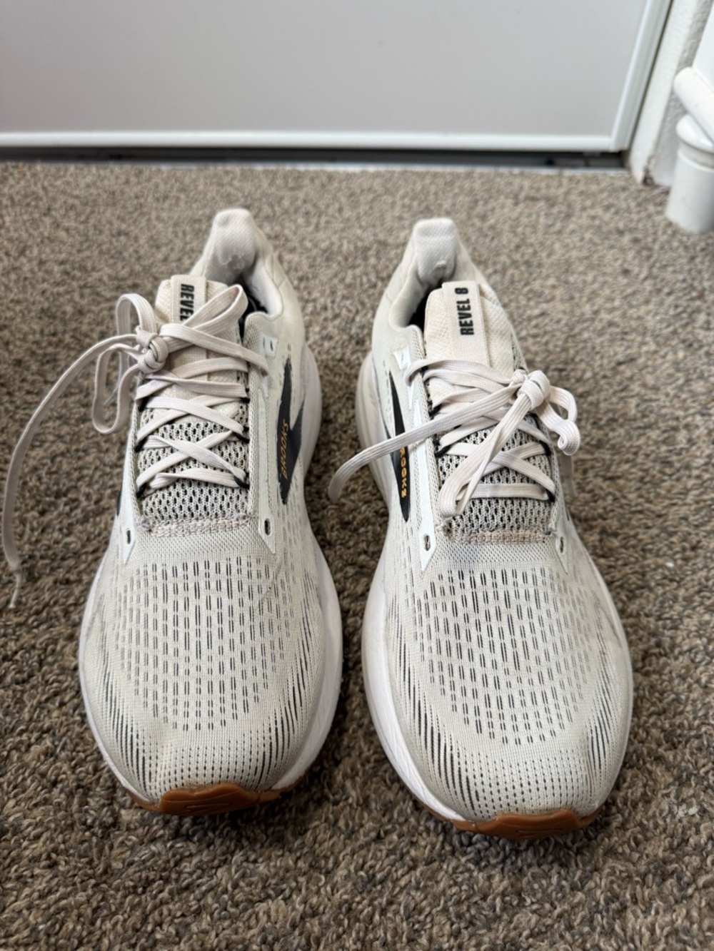 Brooks revel 8 White Running Shoe with Gum Outsole - Picture 3 of 8